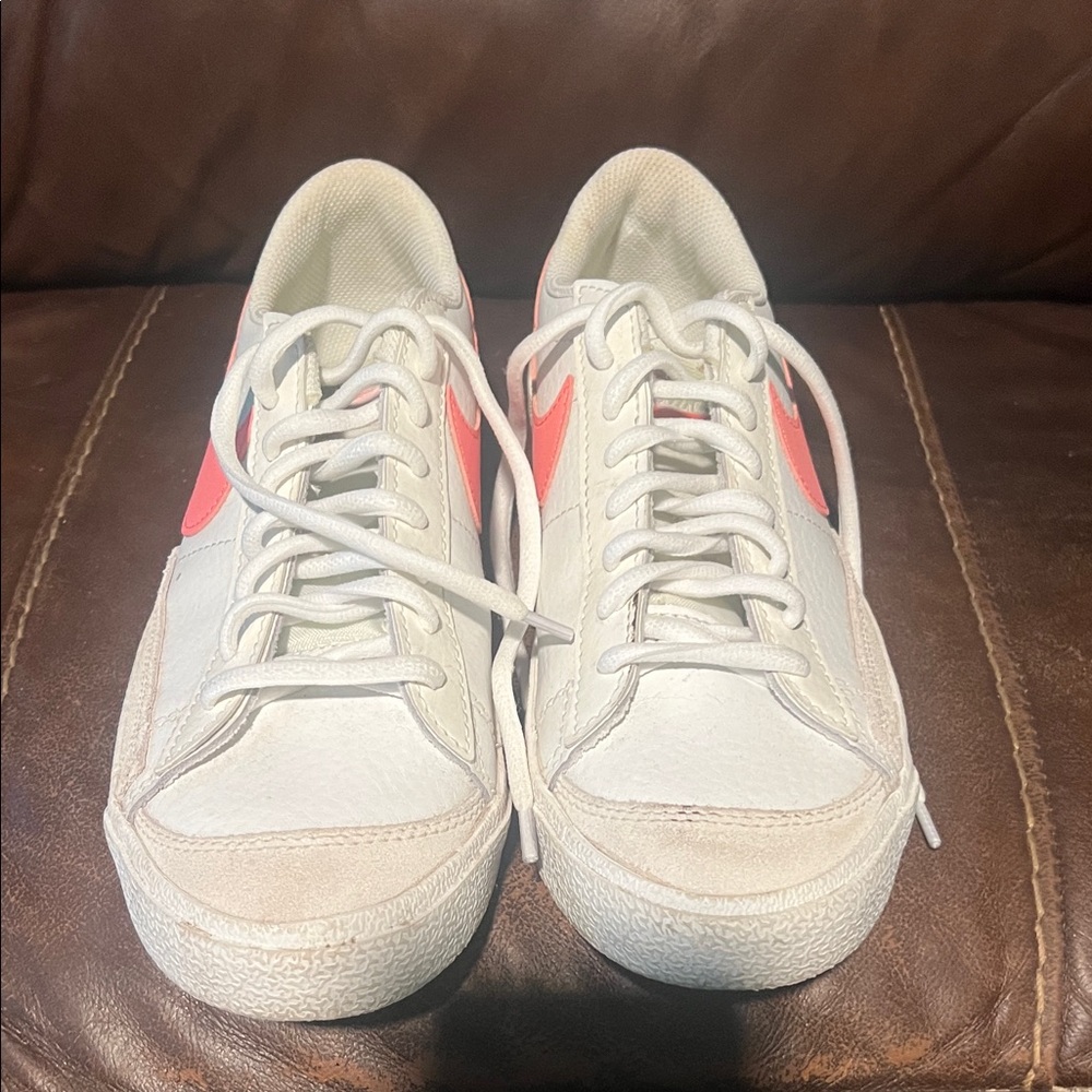 Nike White and Pink Sneakers Classic Design